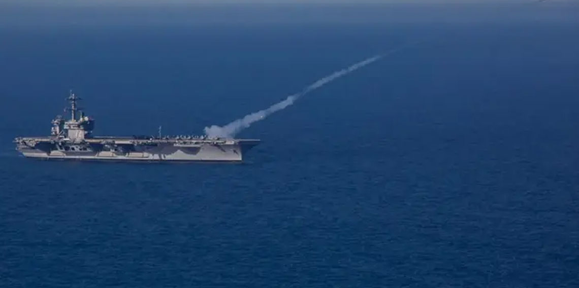 Trump açık açık savaş ilan etti: Muhteşem bir donanmamız daha bölgeye ilerliyor