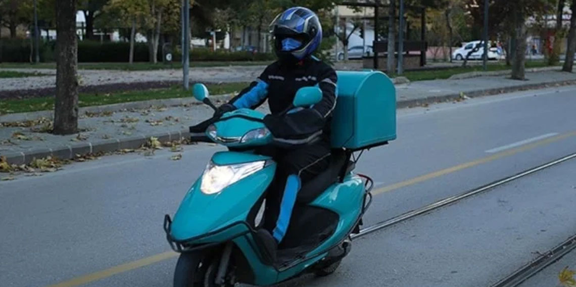 Kuryelerin sürücü belgesinde yaş sınırı 69'a yükseltildi