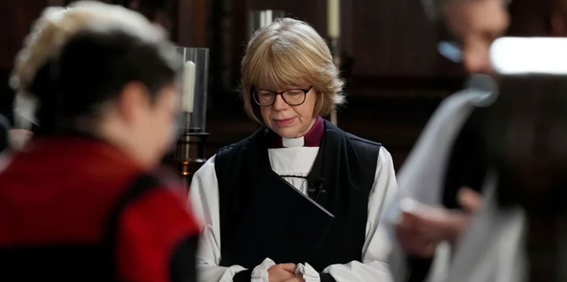 Yüzlerce yıllık gelenek değişti: İngiltere Kilisesi’nin başına ilk kez bir kadın geçti