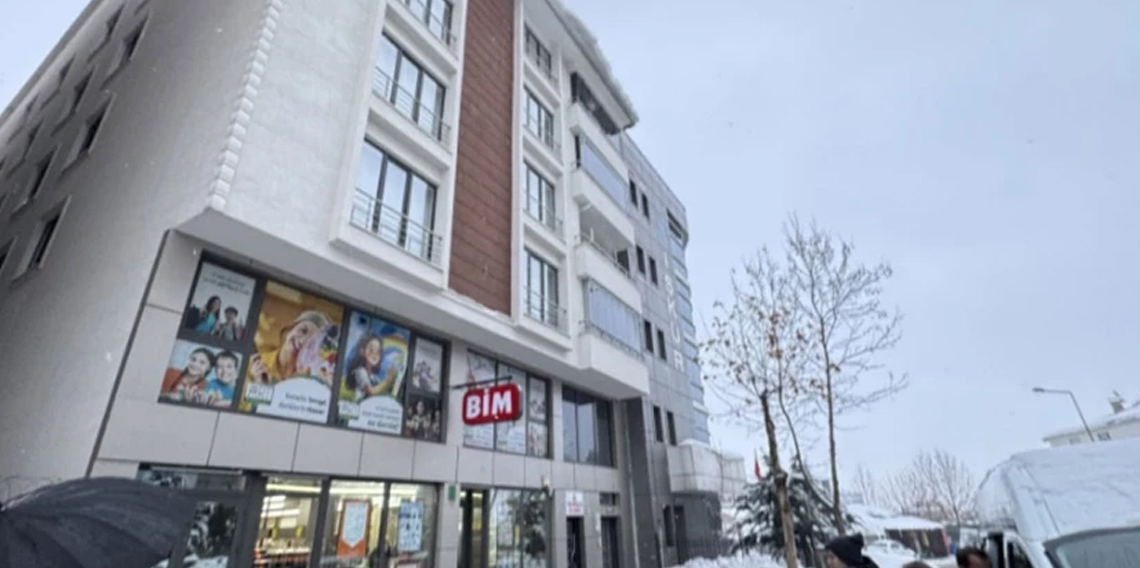 Bingöl'de korkunç olay: Başına kar kütlesi düşen kadın hayatını kaybetti