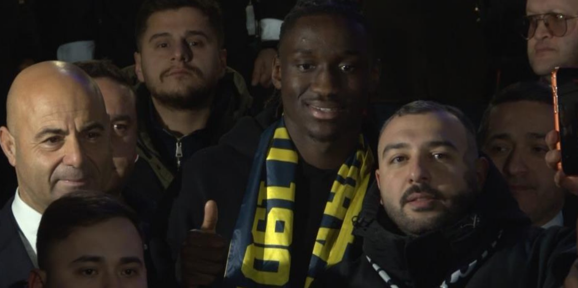 Fenerbahçe'nin yeni transferi Sidiki Cherif, İstanbul'da