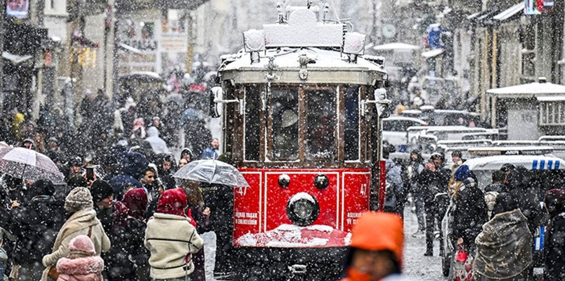 İstanbul'a kar geliyor: AKOM'dan uyarı!