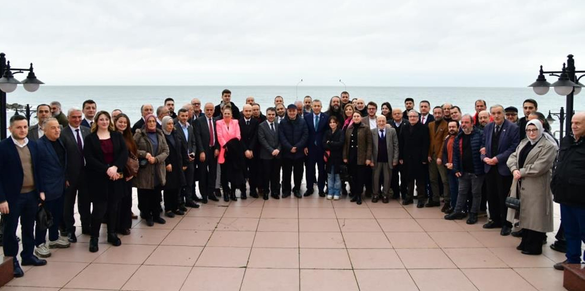 Trabzon Valisi Şahin, basınla biraya geldi