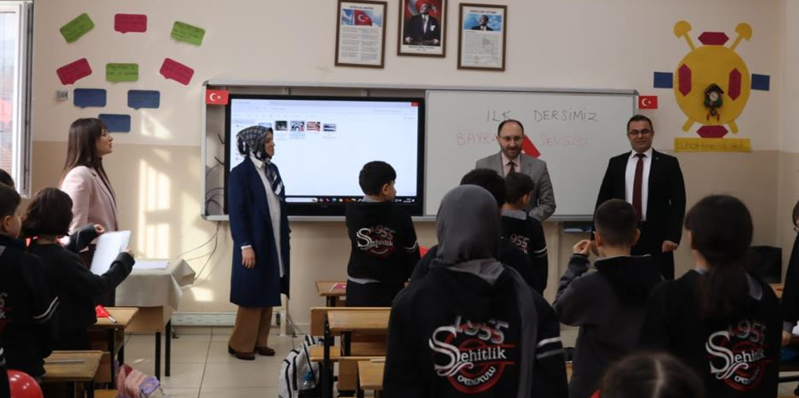 Şehitlik Ortaokolu şehit Selçuk Paker'in annesini konuk etti