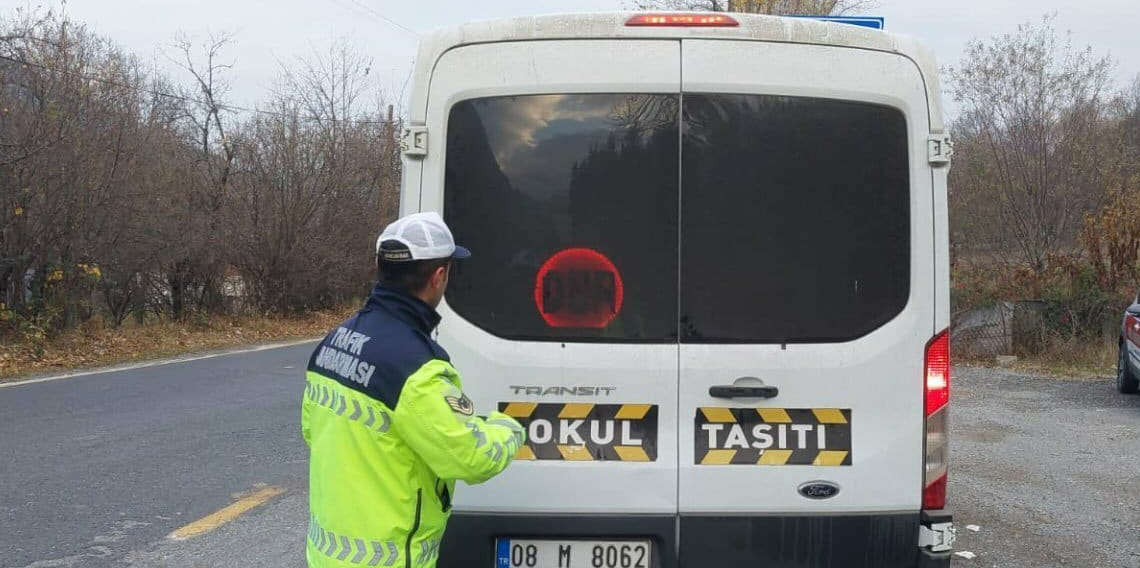 Artvin’de okul çevreleri ve servis araçları denetimleri aralıksız sürüyor
