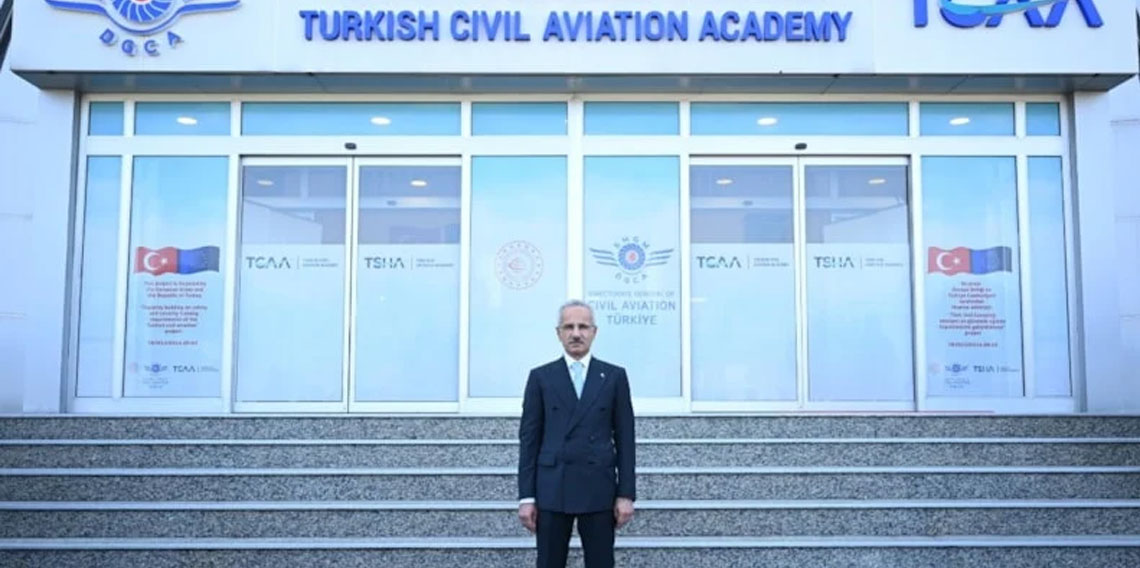 Abdulkadir Uraloğlu: Yolcu ve kargo uçağı sayısı 800'e ulaştı