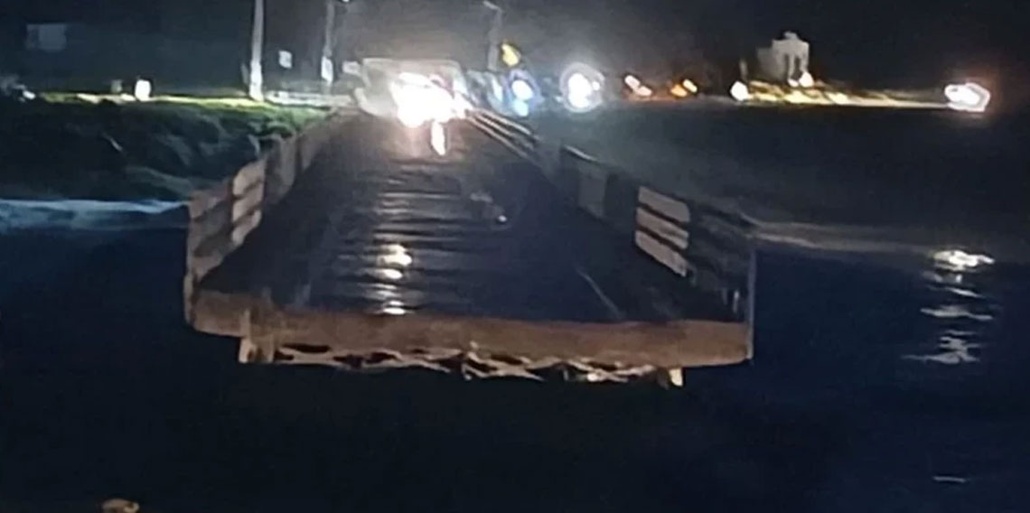 Balıkesir'de sağanak yağış sonrası köprü çöktü