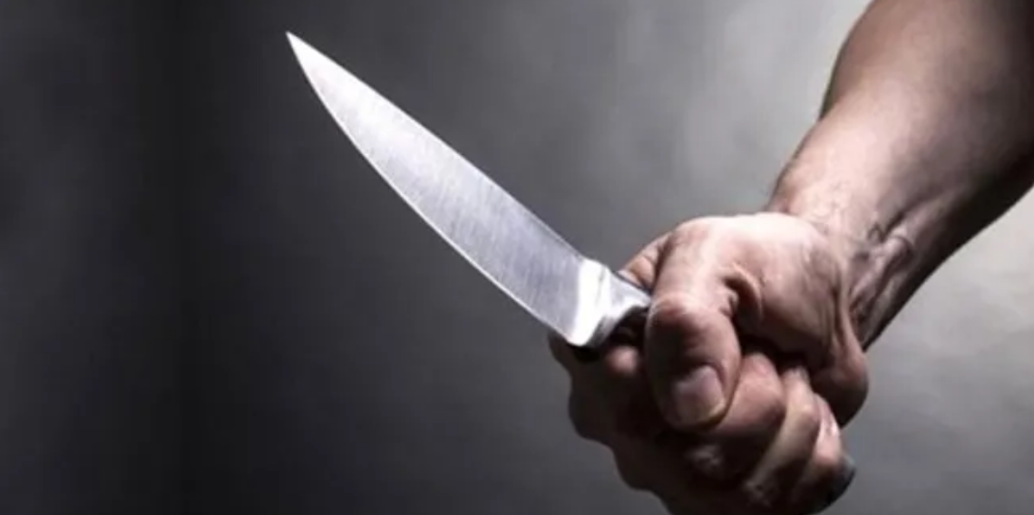 Bıçaklı saldırıya uğrayan eski muhtar hayatını kaybetti, saldırgan ağır yaralandı