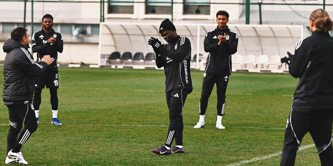 Beşiktaş'ta Junior Olaitan ilk idmanına çıktı