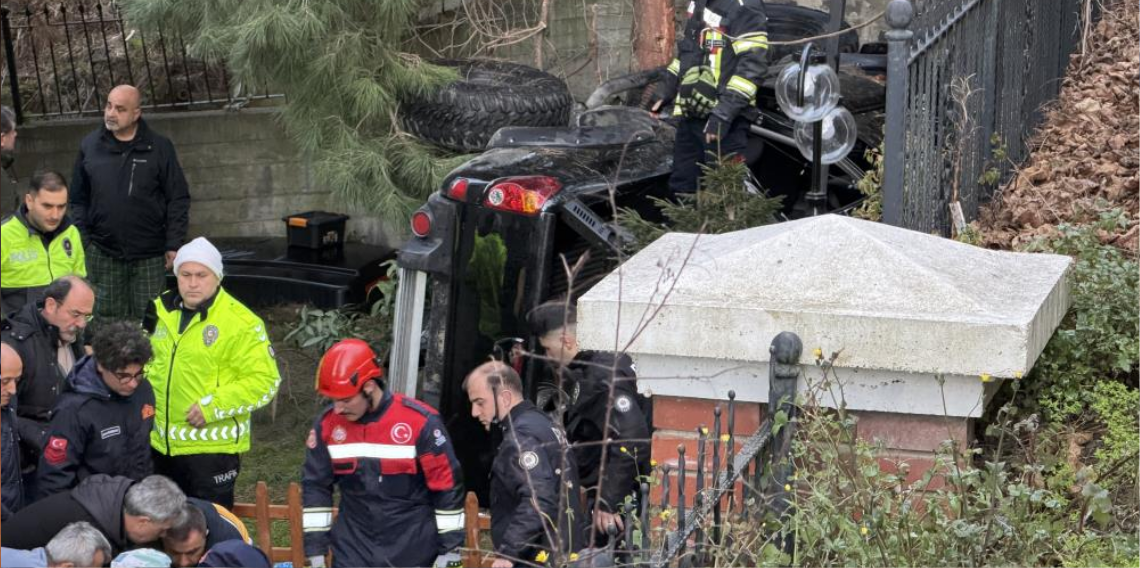 Trabzon'da kamyonet site bahçesine düştü: 2 yaralı