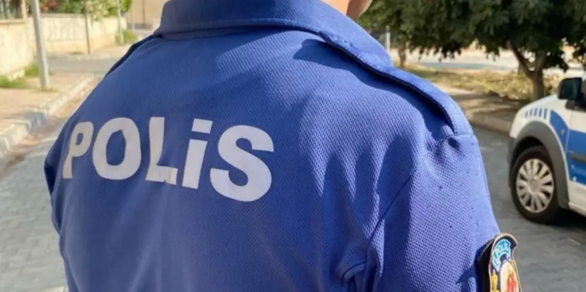 Aracını muayene götüren polis memurunu döverek öldürdüler