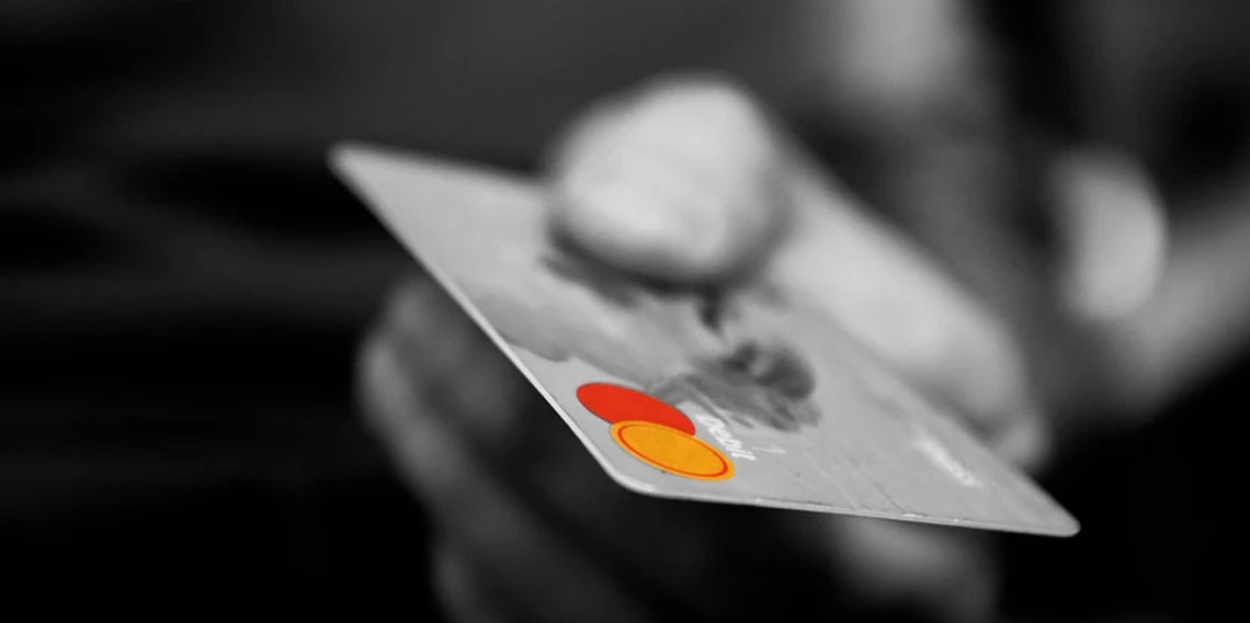 Kredi kartlarını boşaltan şebekeye operasyon: Gözaltılar var