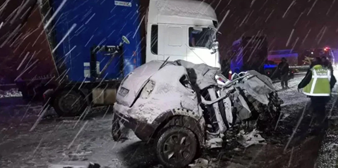 Erzurum’da Jip ile TIR çarpıştı: 4 ölü