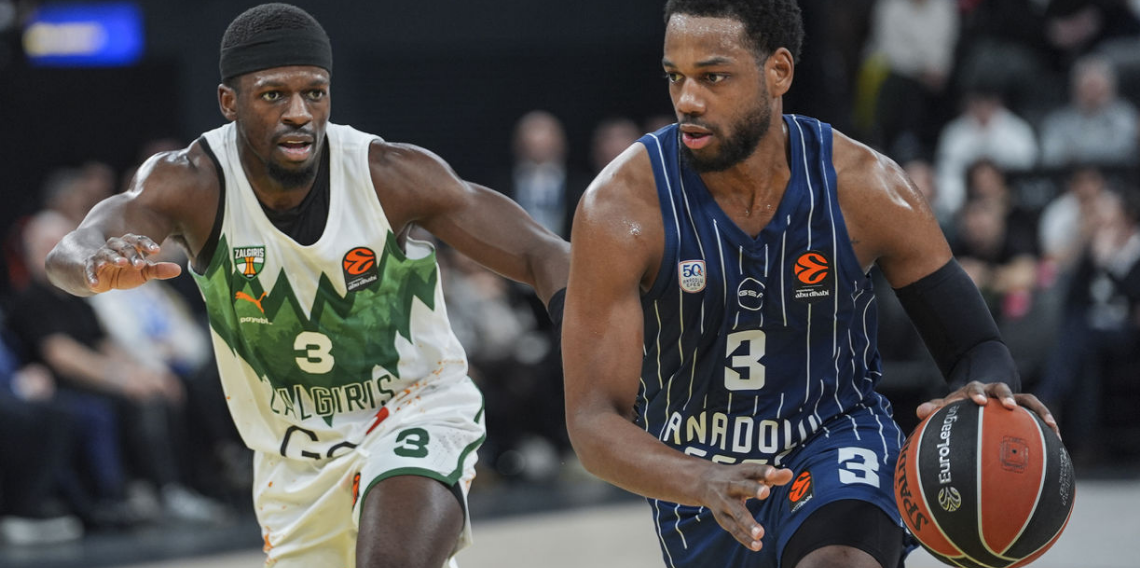 Anadolu Efes, sahasında Zalgiris'i mağlup etti!