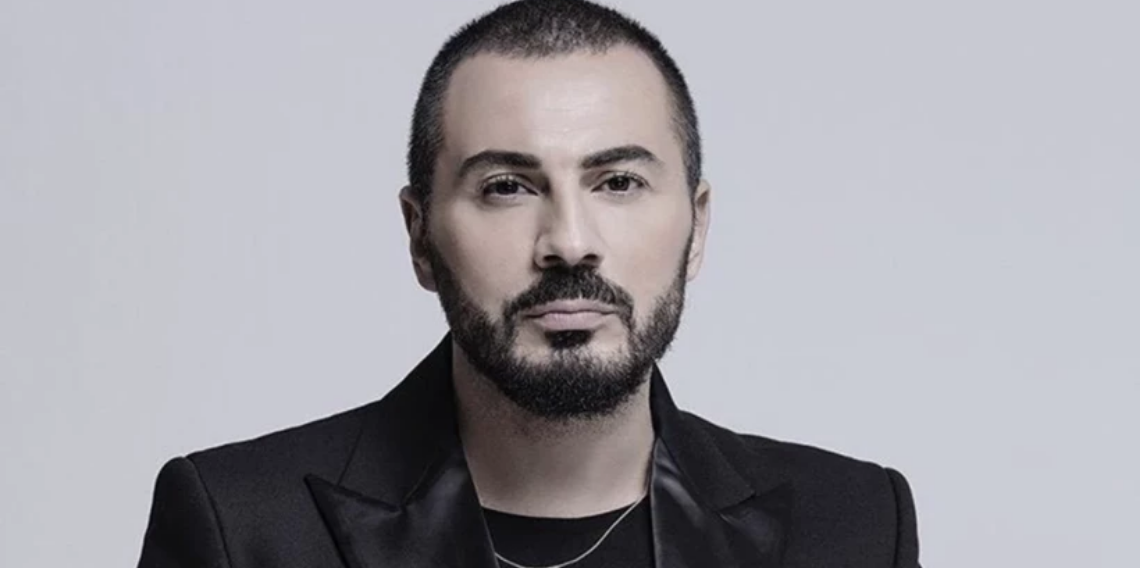 Rober Hatemo’dan Eminönü Sürprizi! Sokak Ortasında Şarkı Söyledi, Görenler Şaşkına Döndü