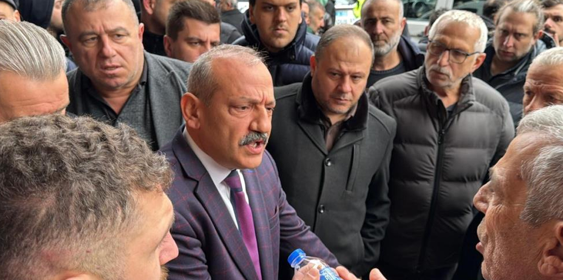 Trabzon'da Yeni Dolmuş Düzeni Krizi: Şoförler Dubaları Kaldırdı, Eski Duraklara Geri Döndü