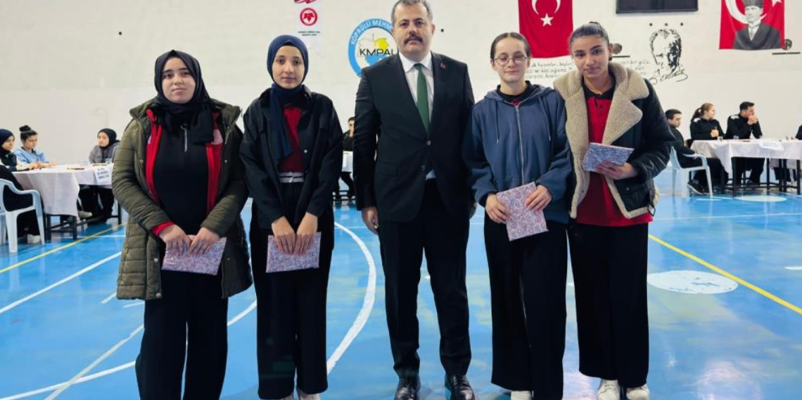 Vezirköprü’de Liseler Arası Bilgi Yarışması Heyecanı