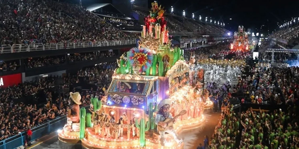 Brezilya’da Rio Karnavalı samba geçitleriyle başladı