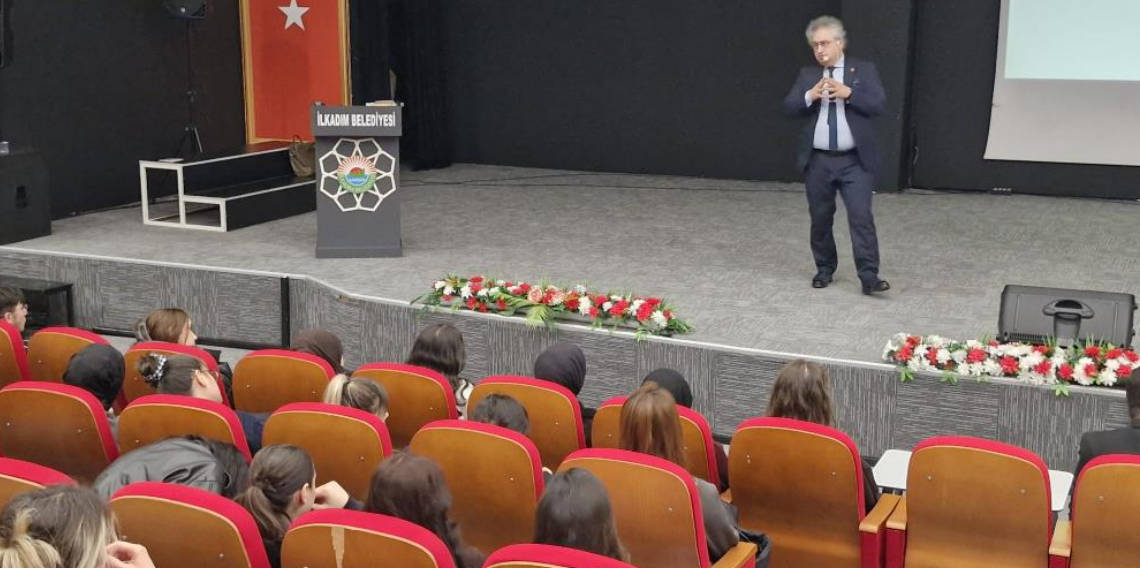 Samsun’da YKS Adaylarına Paragraf Semineri: “Sivri Hoca”dan Sınav Taktikleri