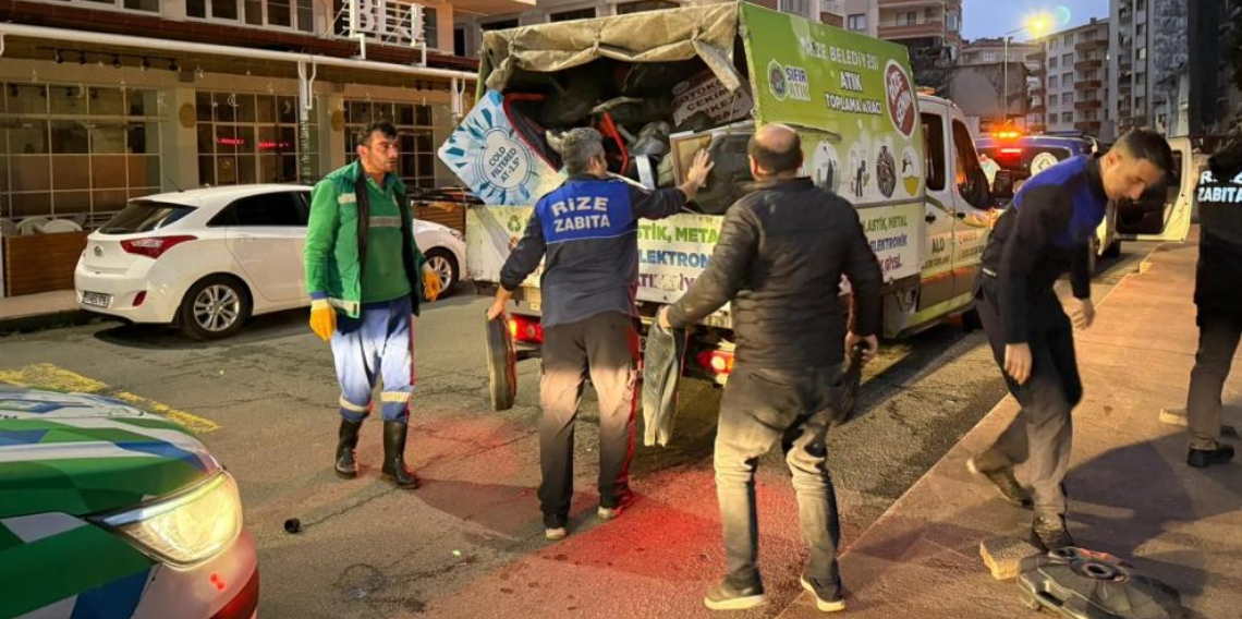 Reklam Panoları ve Park Engellerine El Konuldu