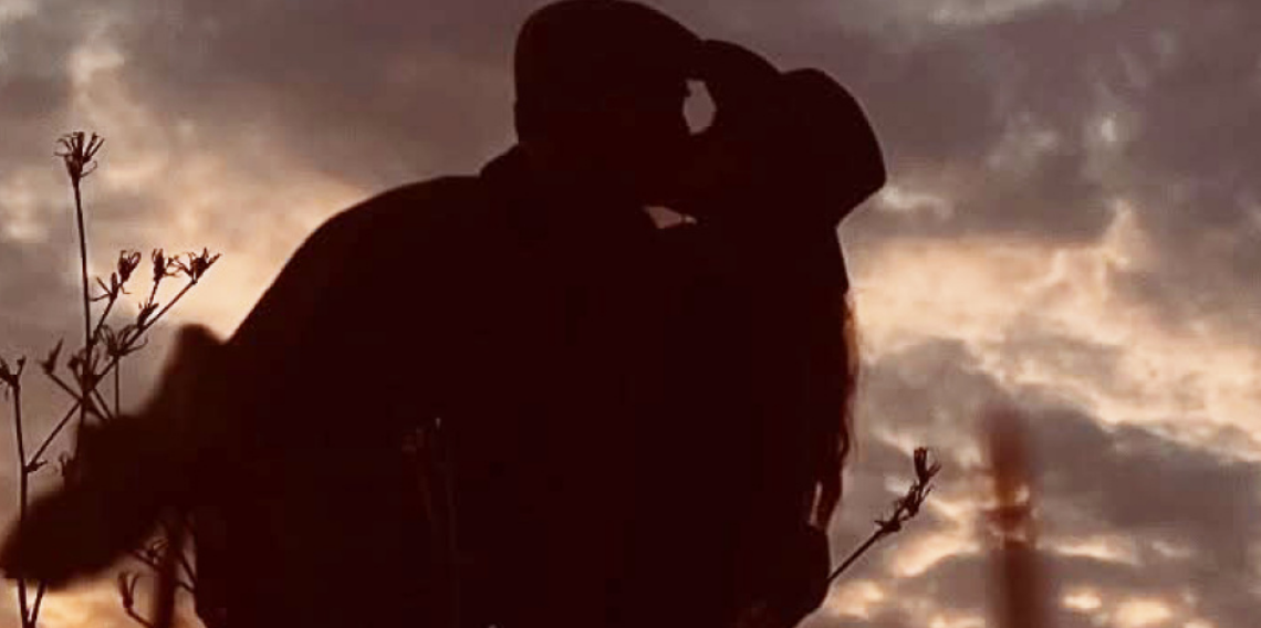 Aslıhan Malbora ve Çağatay Ulusoy’dan İlk Aşk Pozu