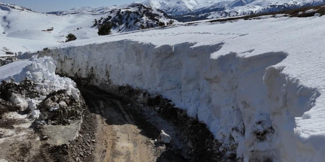 İş Makinelerinin Boyunu Aşan Karla Mücadele