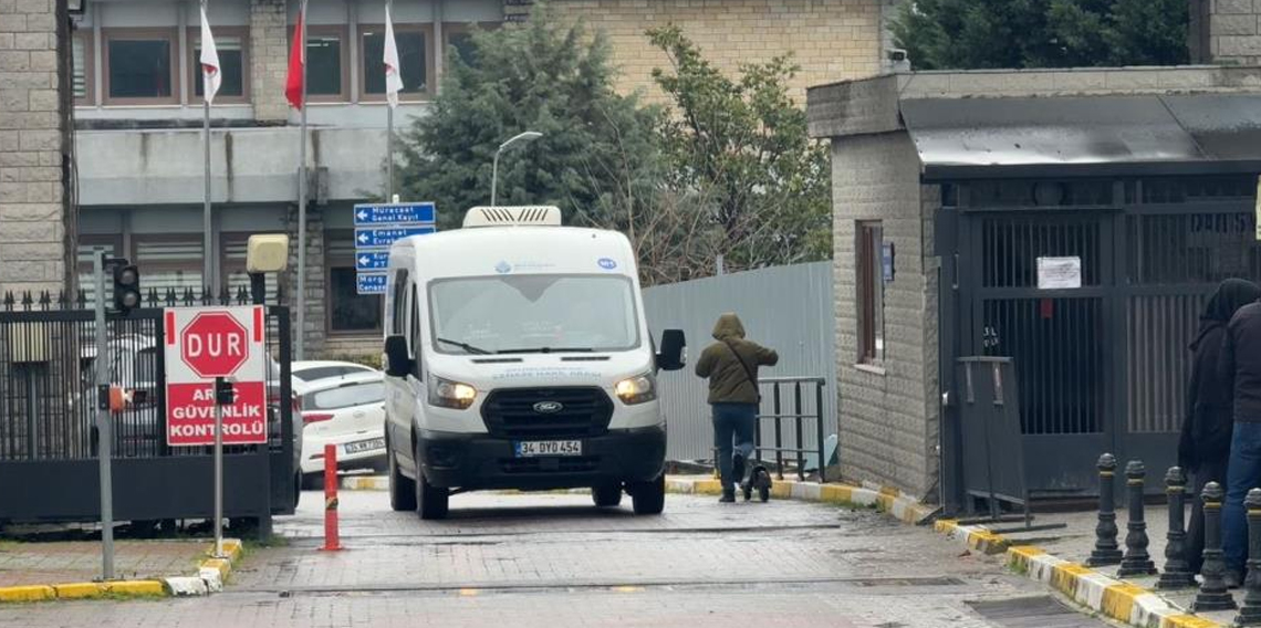 Çocuklarının gözü önünde öldürülen kadının cenazesi adli tıptan alındı