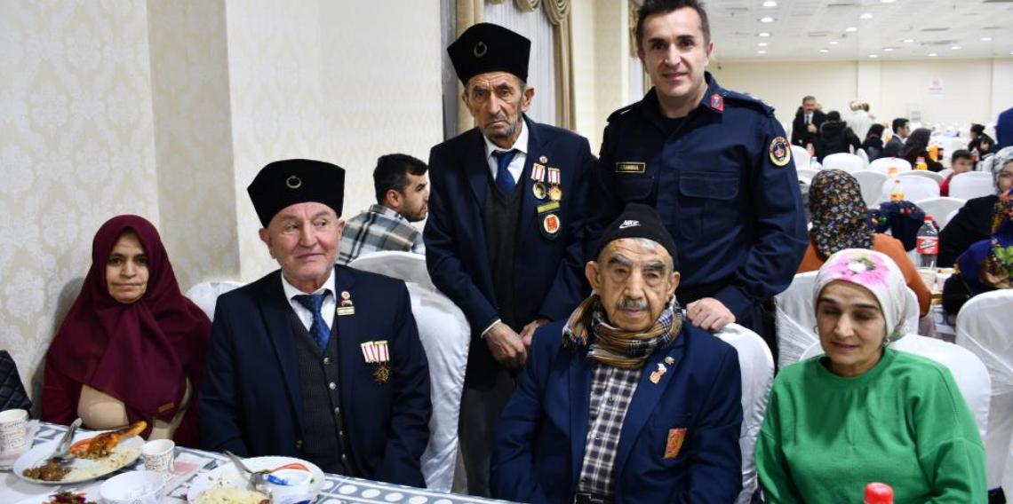 Vezirköprü’de Ramazan’ın İlk İftarında Şehit Aileleri ve Gazilerle Vefa Buluşması