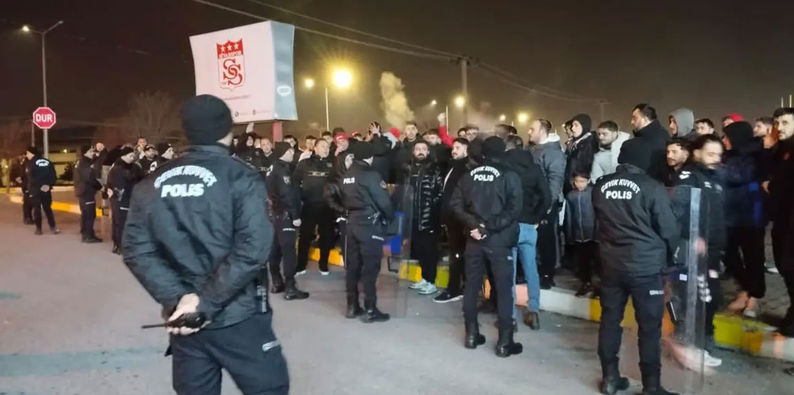 -40 puanlı takımı yenemeyince soluğu tesislerde aldılar