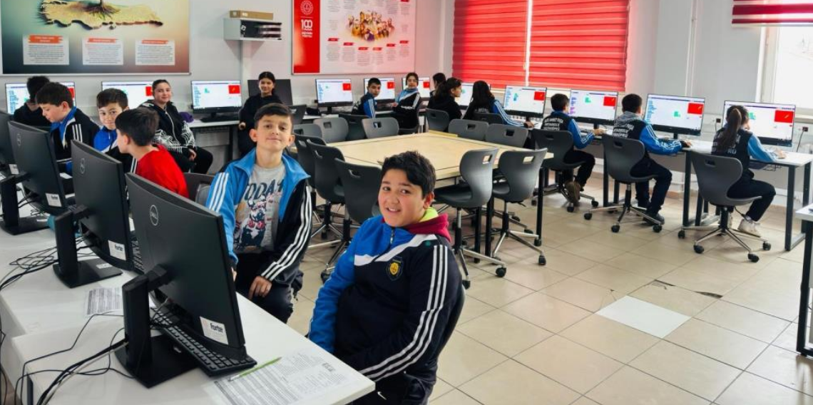 Vezirköprü’de yatırım, Bilişim sınıfları kuruldu, güvenlik ve altyapı yenilendi.