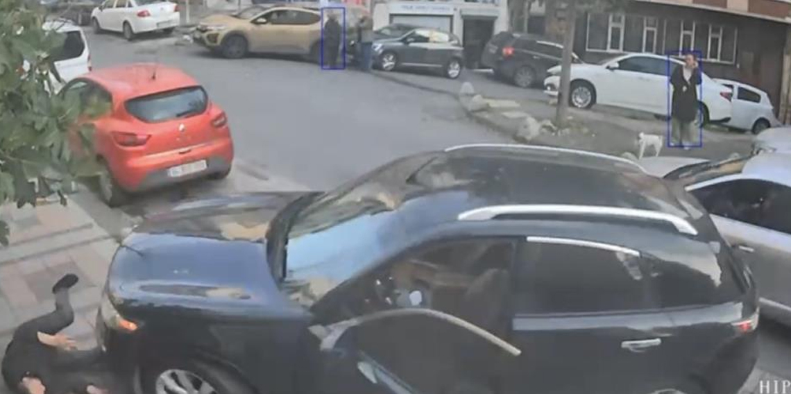 Film gibi olay: Kendi otomobilinin altında kalarak yaralandı