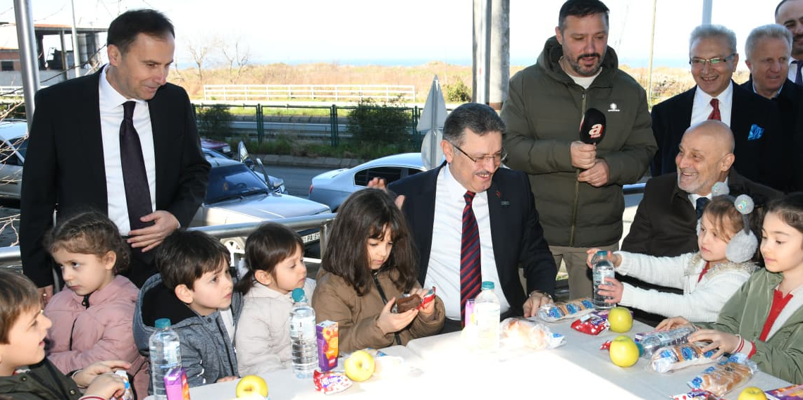 Başkan Genç Çarşıbaşı'nda Vatandaşlarla Buluştu