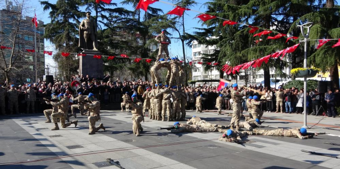 Trabzon’un Kurtuluşunun 108. Yılında Mehteran ve Komando Gösterisi Nefes Kesti