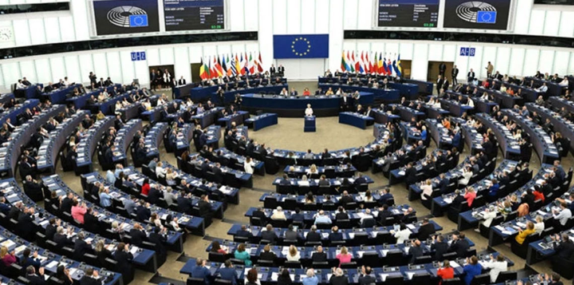 AB-ABD ticaret anlaşması oylaması askıya alındı