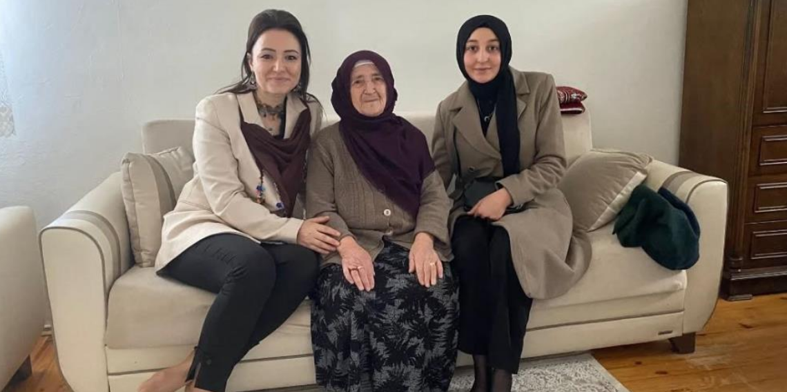 AK Parti Bayburt Kadın Kolları’ndan Şehit Annesine Anlamlı Ramazan Ziyareti