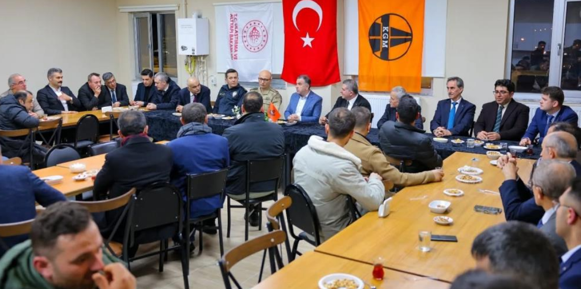 Bayburt Valisi Eldivan’dan Karayolları Personeline Teşekkür Ziyareti