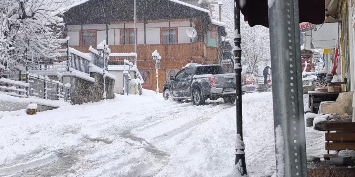 Artvin Şavşat’ta Kar Alarmı: Eğitime 1 Gün Ara Verildi