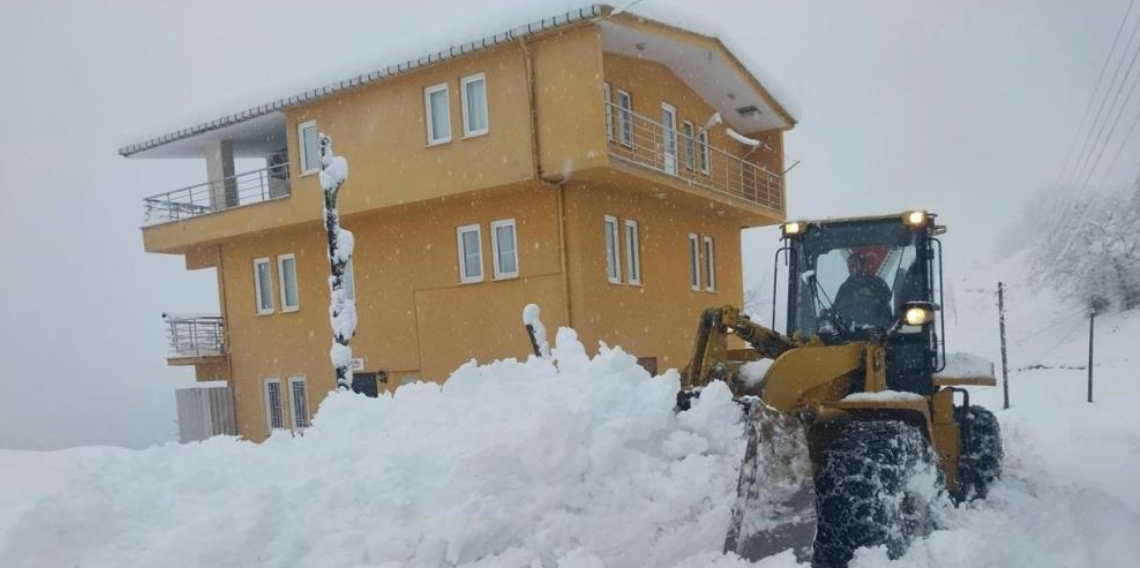 Rize’de Kar Yağışı İlçelerde Ulaşımı Etkiledi