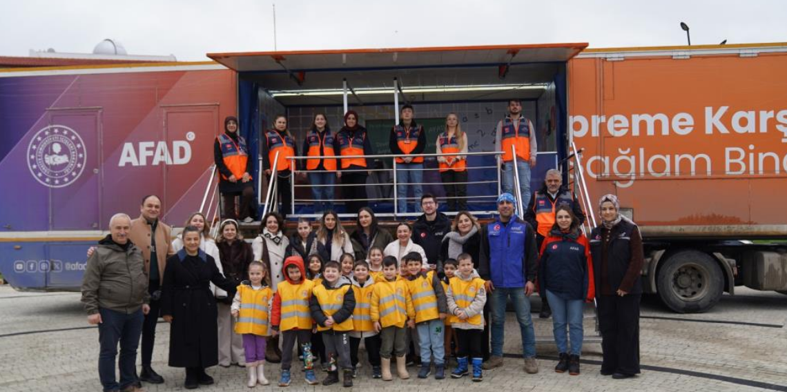 Deprem Simülasyon Tırı Vatandaşlara Hayat Kurtaran Bilgiler Aktardı