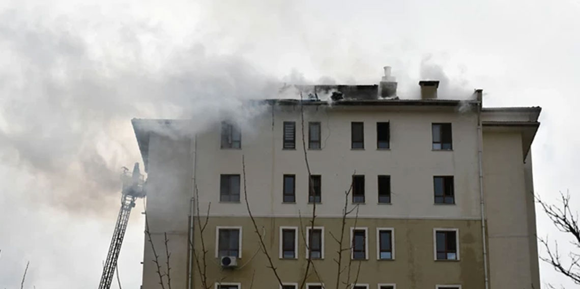 Batman'da 10 katlı binada yangın! 21 kişi hastanelik oldu