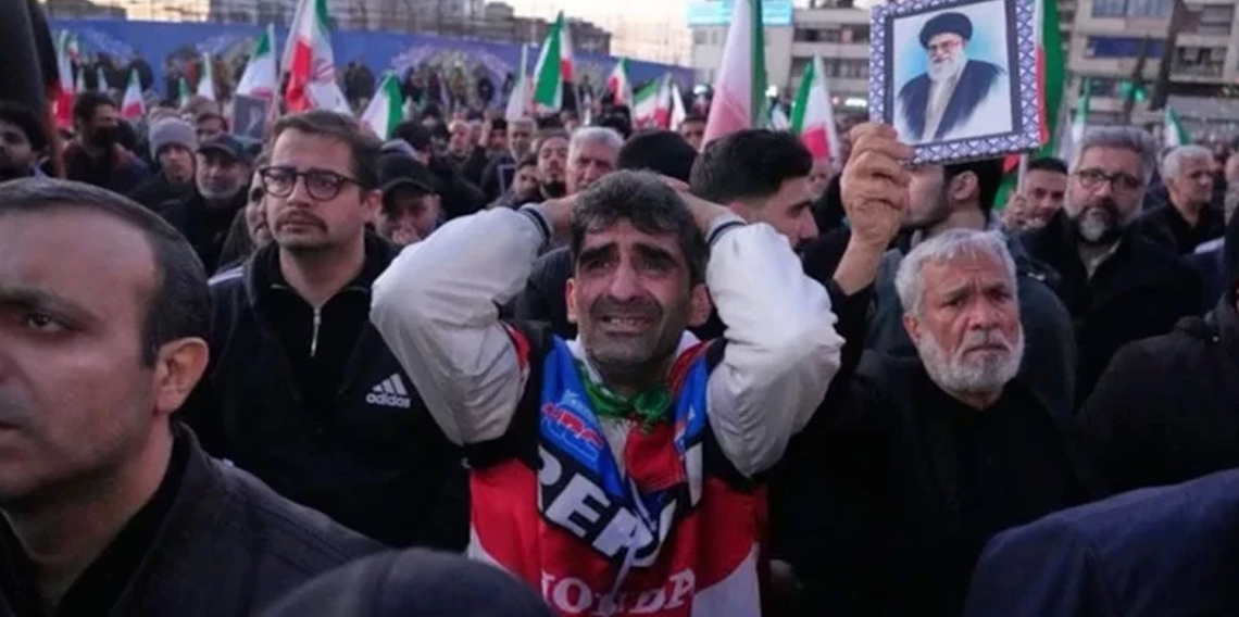 İran'da Hamaney'in ölümünün ardından gösteriler düzenlendi