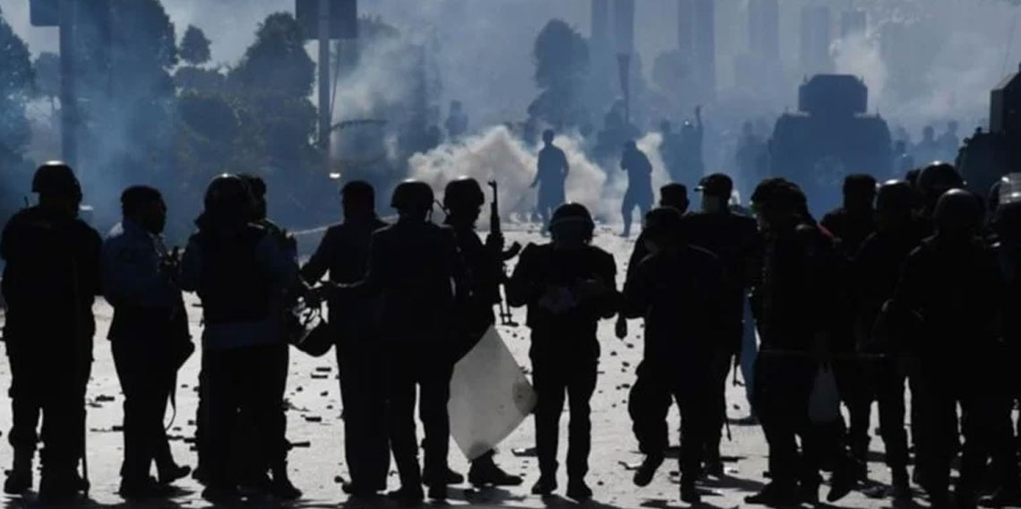 Pakistan'da gösteriler nedeniyle sokağa çıkma yasağı ilan edildi