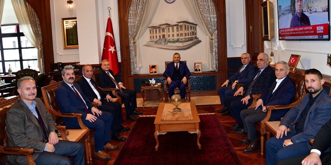 Gökhan Gedikli, Vali Tahir Şahin'i makamında ziyaret etti.