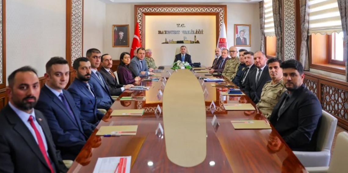 Bayburt’ta Güvenlik Toplantısı, Terör ve Asayiş Tedbirleri Masaya Yatırıldı