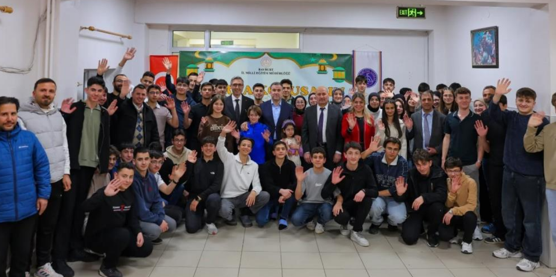 Bayburt Valisi Eldivan, Fen Lisesi Öğrencileriyle İftarda Buluştu