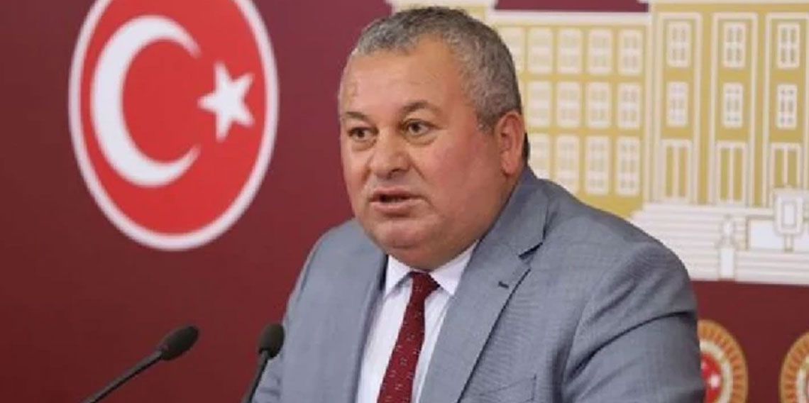 Cemal Enginyurt trafik kazası geçirdi!