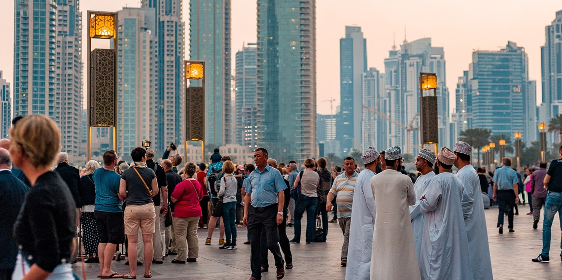 Birleşik Arap Emirlikleri'nde hayat ve alışveriş sürüyor