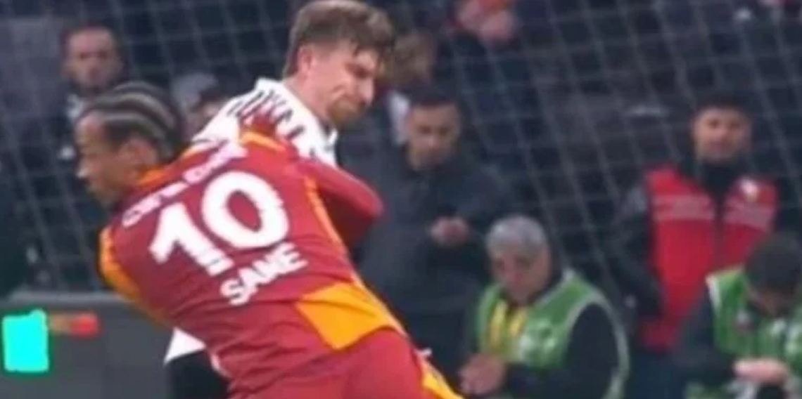 Derbide VAR devrede! Leroy Sane, kırmızı gördü