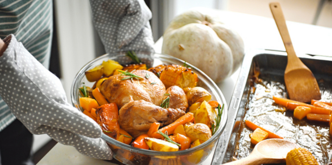 Ramazan’ın 19. Gününe Özel İftar Menüsü: Fırında Sebzeli Tavuk, Yalancı Su Böreği ve Güllaç