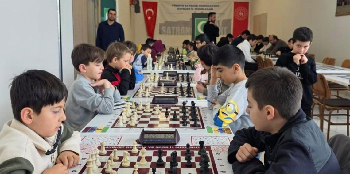 Bayburt’ta Yeşilay Haftası’na özel satranç turnuvası